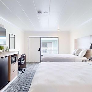 Queen Suite Two Queen Beds One Bunk Bed Non-Smoking